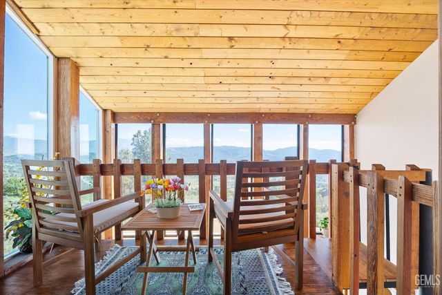 24930 Paramount Drive, Tehachapi, CA 93561