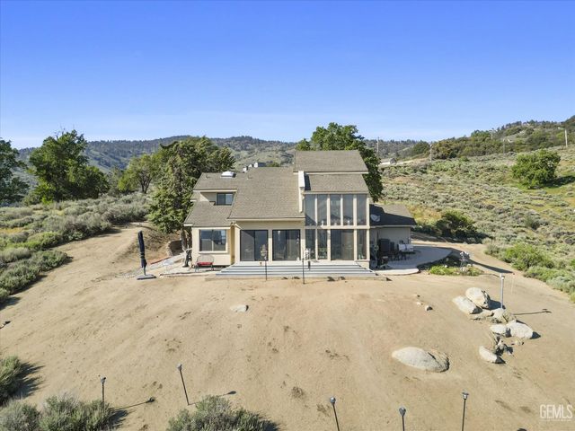 24930 Paramount Drive, Tehachapi, CA 93561