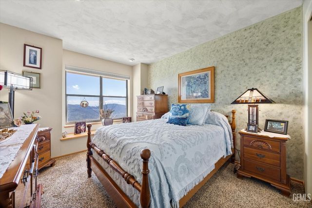 24930 Paramount Drive, Tehachapi, CA 93561