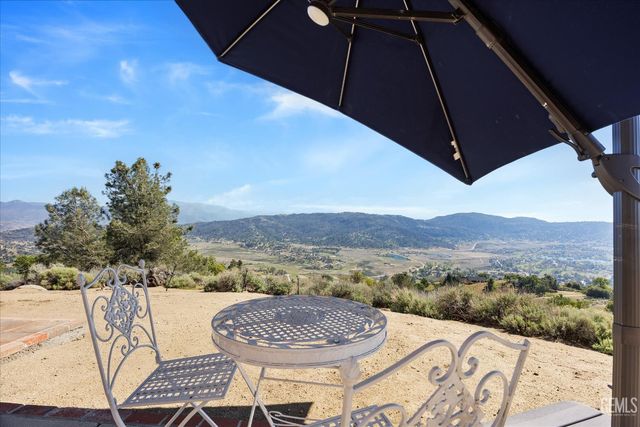 24930 Paramount Drive, Tehachapi, CA 93561