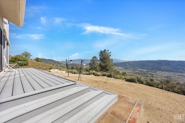 24930 Paramount Drive, Tehachapi, CA 93561