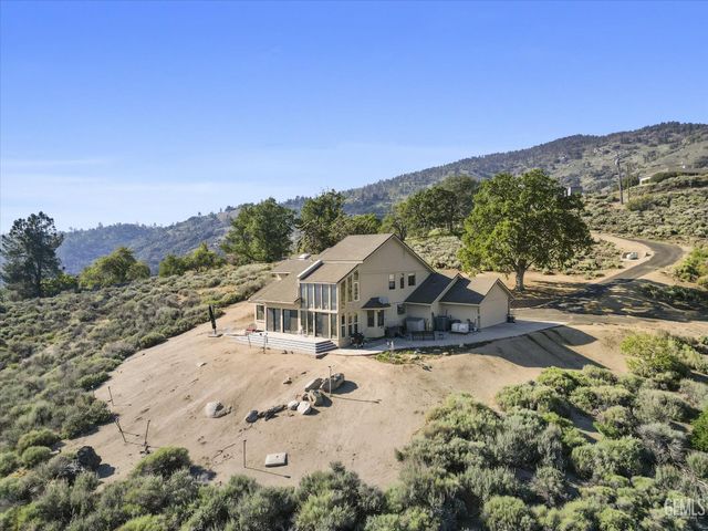 24930 Paramount Drive, Tehachapi, CA 93561
