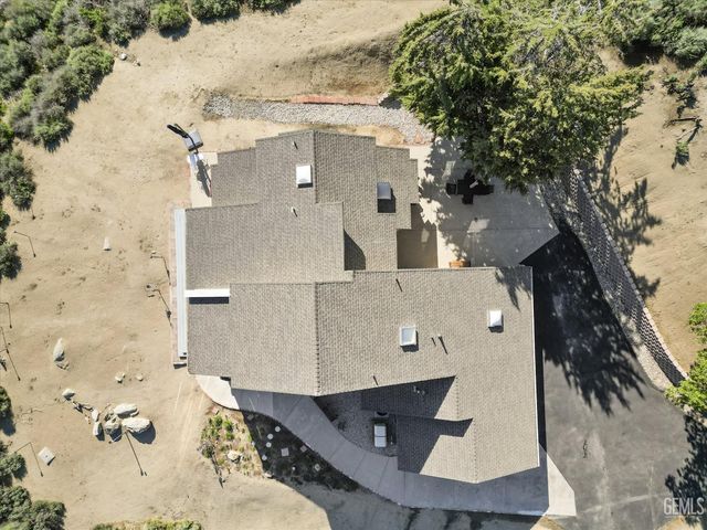 24930 Paramount Drive, Tehachapi, CA 93561