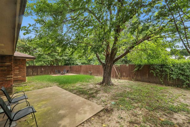 4205 Whitman Lane, Grand Prairie, TX 75052