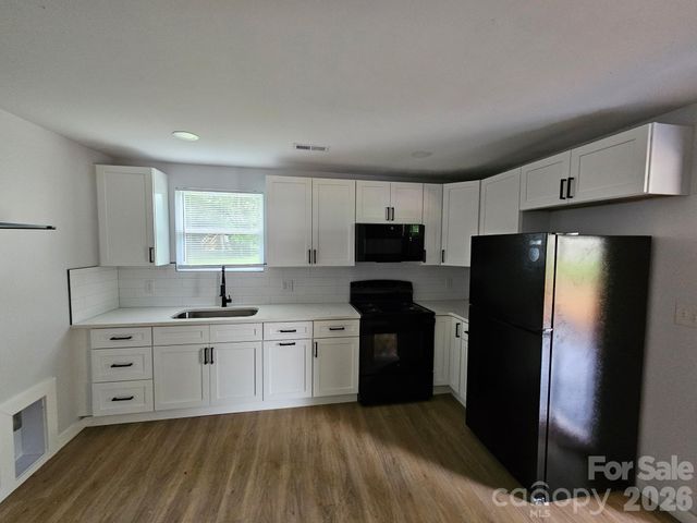 615 E Saunders Avenue, Newton, NC 28658