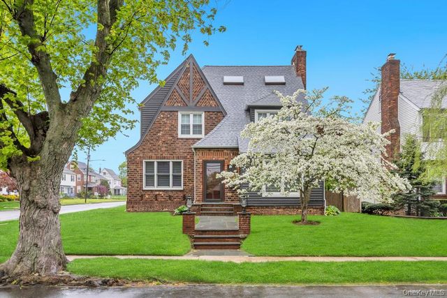 72 King Street, Malverne, NY 11565