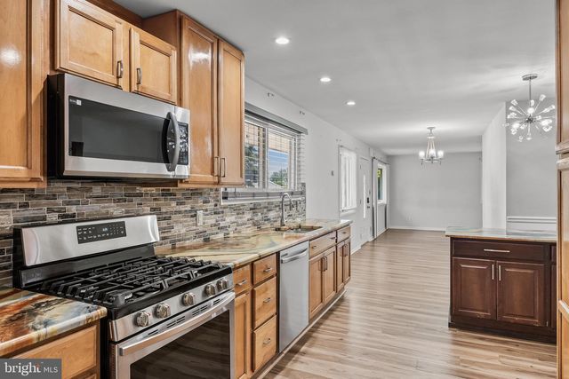 32 LARKIN RD, Burlington, NJ 08016