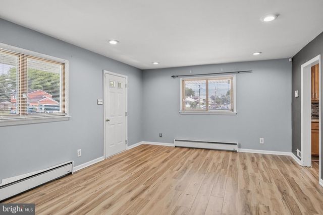 32 LARKIN RD, Burlington, NJ 08016