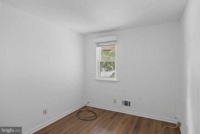 32 LARKIN RD, Burlington, NJ 08016