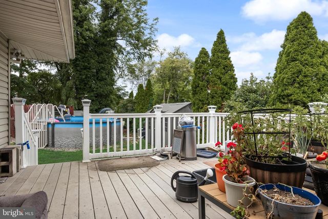 32 LARKIN RD, Burlington, NJ 08016