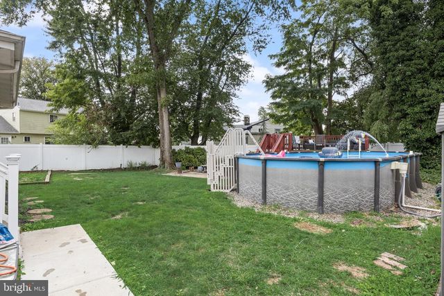 32 LARKIN RD, Burlington, NJ 08016