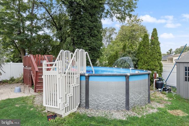 32 LARKIN RD, Burlington, NJ 08016