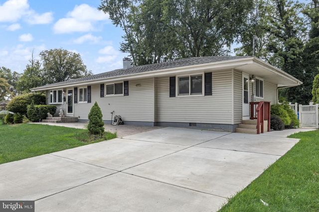 32 LARKIN RD, Burlington, NJ 08016