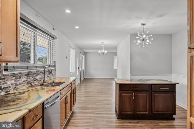 32 LARKIN RD, Burlington, NJ 08016