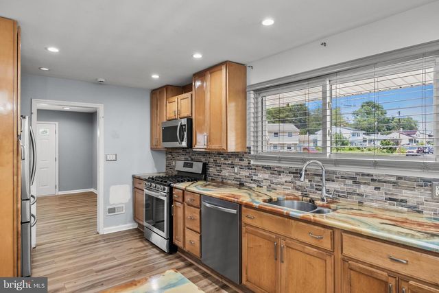 32 LARKIN RD, Burlington, NJ 08016
