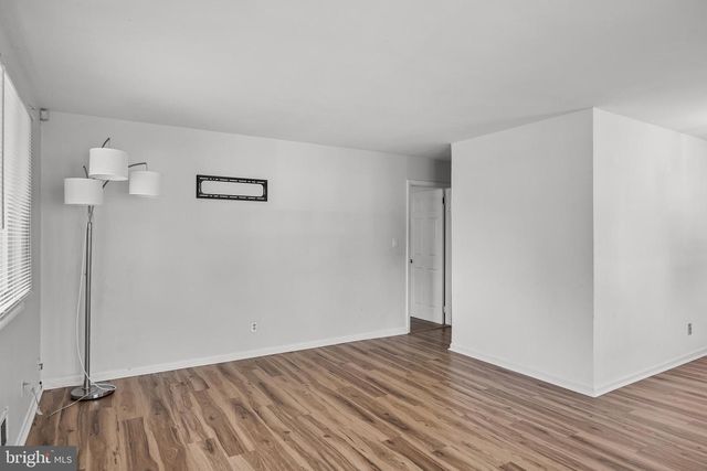 32 LARKIN RD, Burlington, NJ 08016