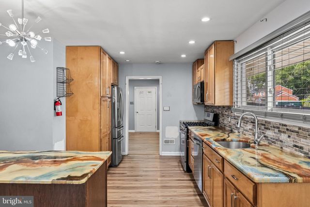 32 LARKIN RD, Burlington, NJ 08016
