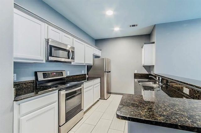 200 Maple LN 1302, Elgin, TX 78621