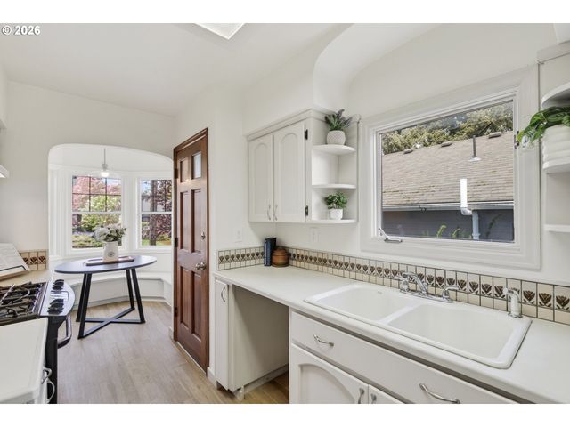 5824 Ne 26TH Ave, Portland, OR 97211