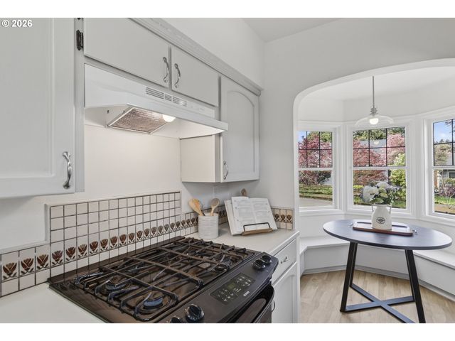 5824 Ne 26TH Ave, Portland, OR 97211