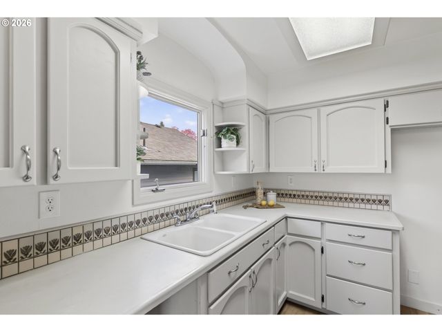 5824 Ne 26TH Ave, Portland, OR 97211