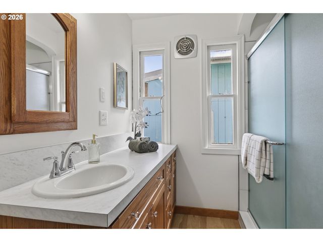 5824 Ne 26TH Ave, Portland, OR 97211