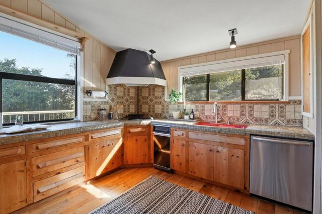 31420 Via La Naranga, Carmel Valley, CA 93924