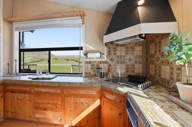 31420 Via La Naranga, Carmel Valley, CA 93924