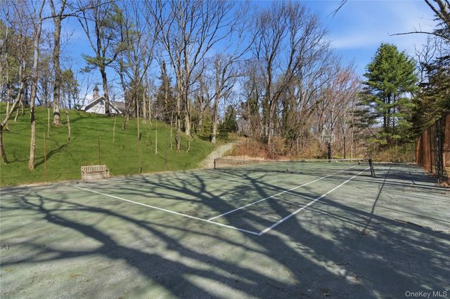 395 W Neck Road, Lloyd Harbor, NY 11743