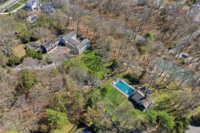 395 W Neck Road, Lloyd Harbor, NY 11743