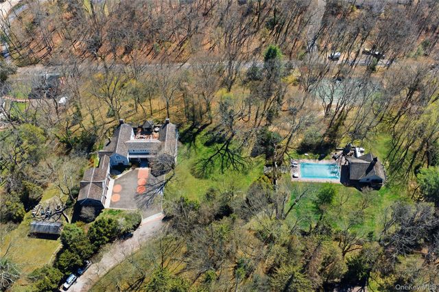 395 W Neck Road, Lloyd Harbor, NY 11743
