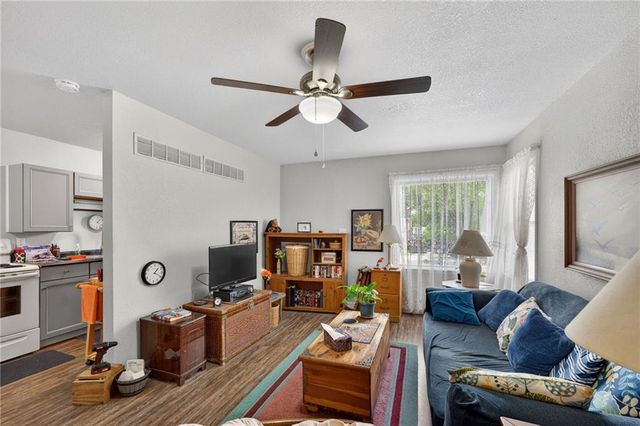1921 S Ash Avenue, Independence, MO 64052