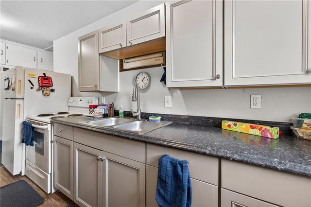 1921 S Ash Avenue, Independence, MO 64052