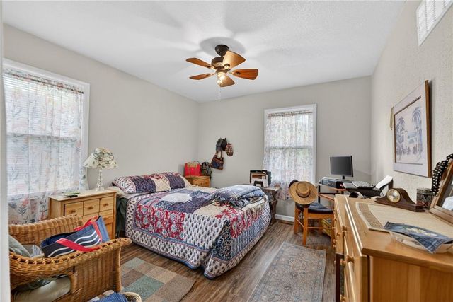 1921 S Ash Avenue, Independence, MO 64052