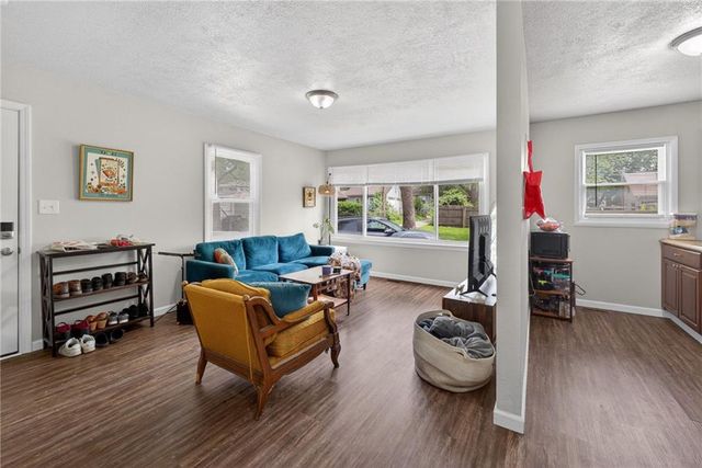 1921 S Ash Avenue, Independence, MO 64052