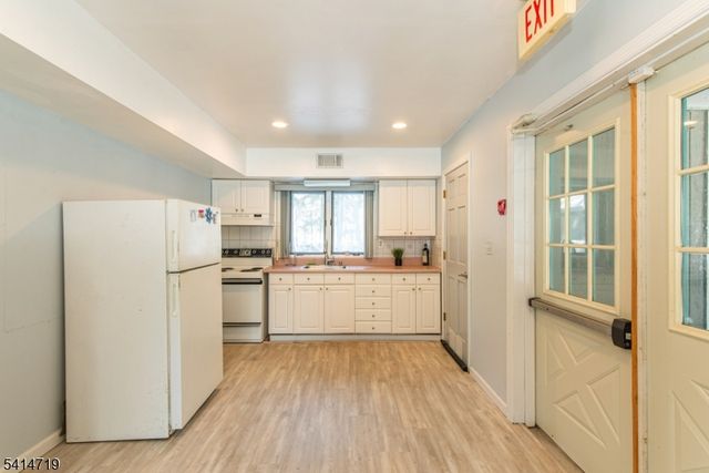 181 Center Grove Rd, Randolph Twp., NJ 07869