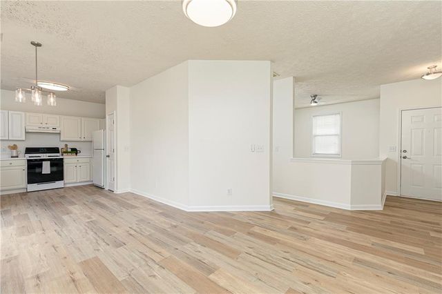 707 Bedford Court, Woodstock, GA 30188