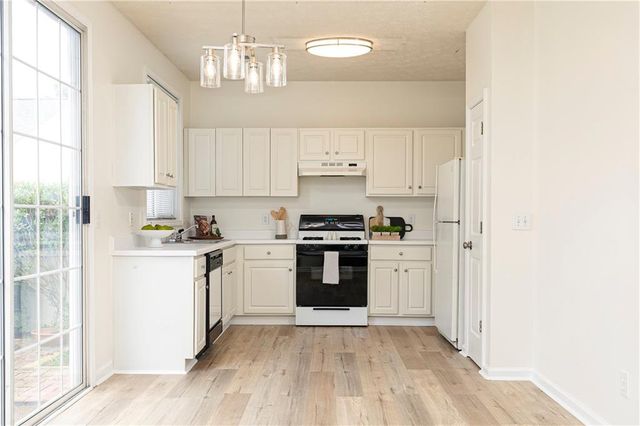 707 Bedford Court, Woodstock, GA 30188
