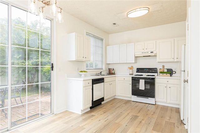 707 Bedford Court, Woodstock, GA 30188