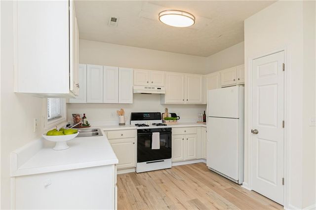 707 Bedford Court, Woodstock, GA 30188