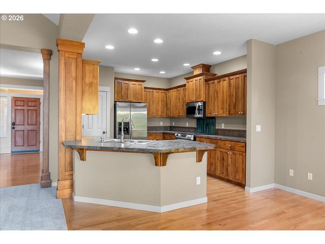 1298 BARNABAS St Nw, Salem, OR 97304