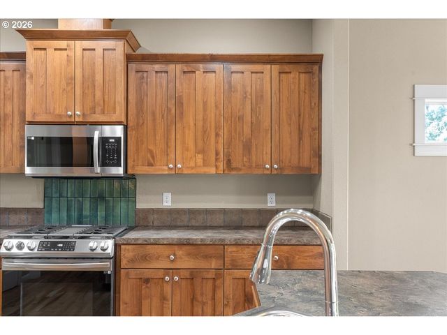 1298 BARNABAS St Nw, Salem, OR 97304
