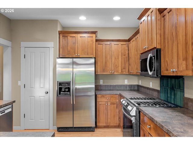 1298 BARNABAS St Nw, Salem, OR 97304