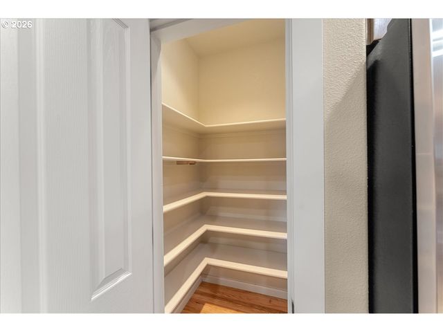 1298 BARNABAS St Nw, Salem, OR 97304
