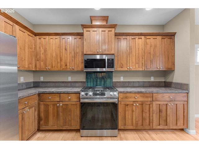 1298 BARNABAS St Nw, Salem, OR 97304