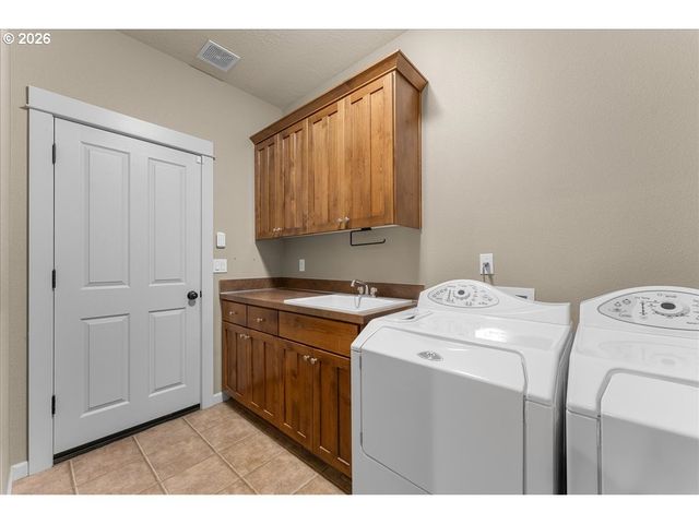 1298 BARNABAS St Nw, Salem, OR 97304