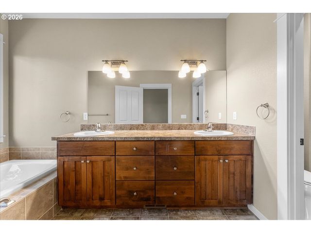 1298 BARNABAS St Nw, Salem, OR 97304