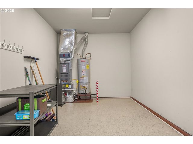 1298 BARNABAS St Nw, Salem, OR 97304