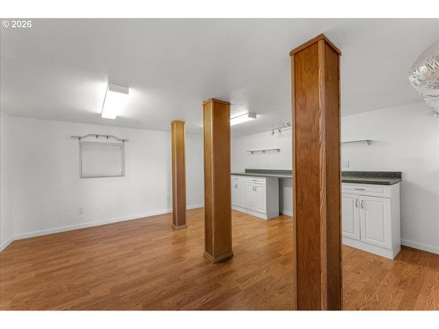 1298 BARNABAS St Nw, Salem, OR 97304