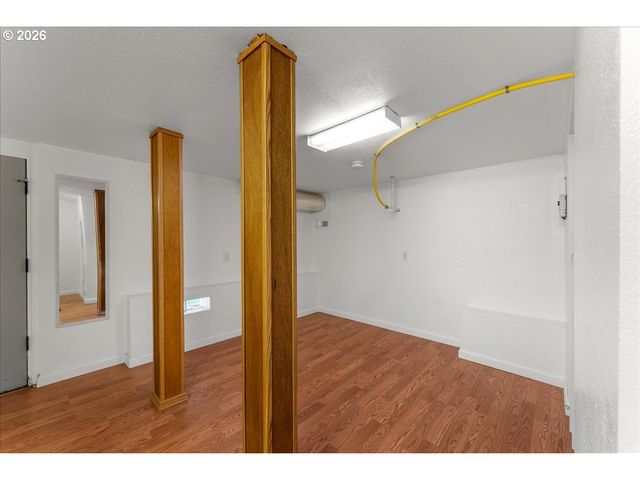 1298 BARNABAS St Nw, Salem, OR 97304